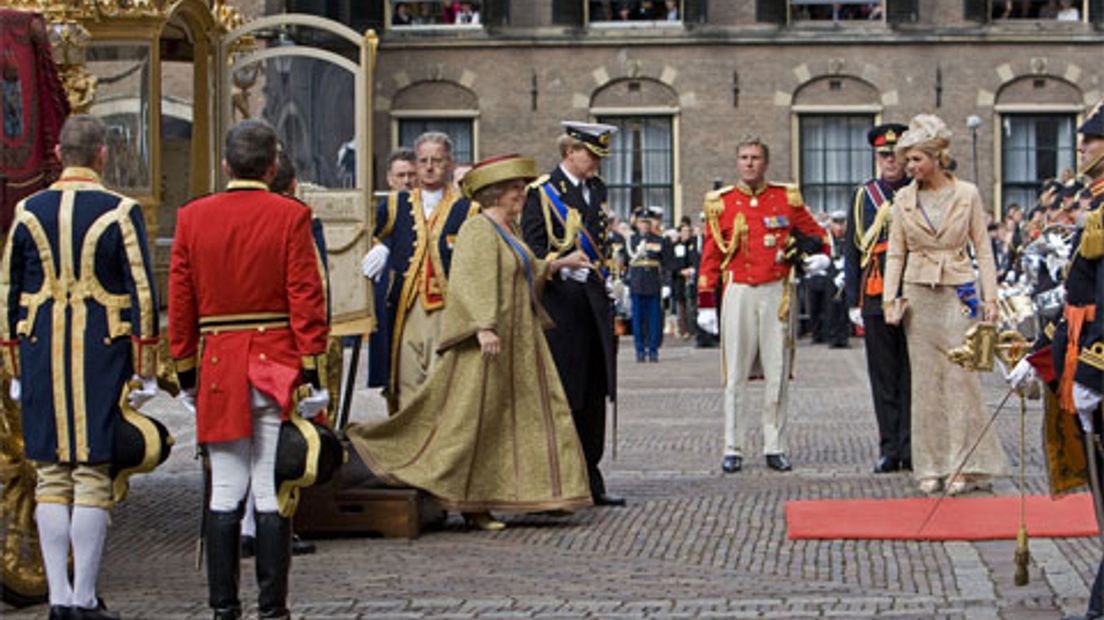 prinsjesdag-2007-aankomst-koningin-ridderzaal