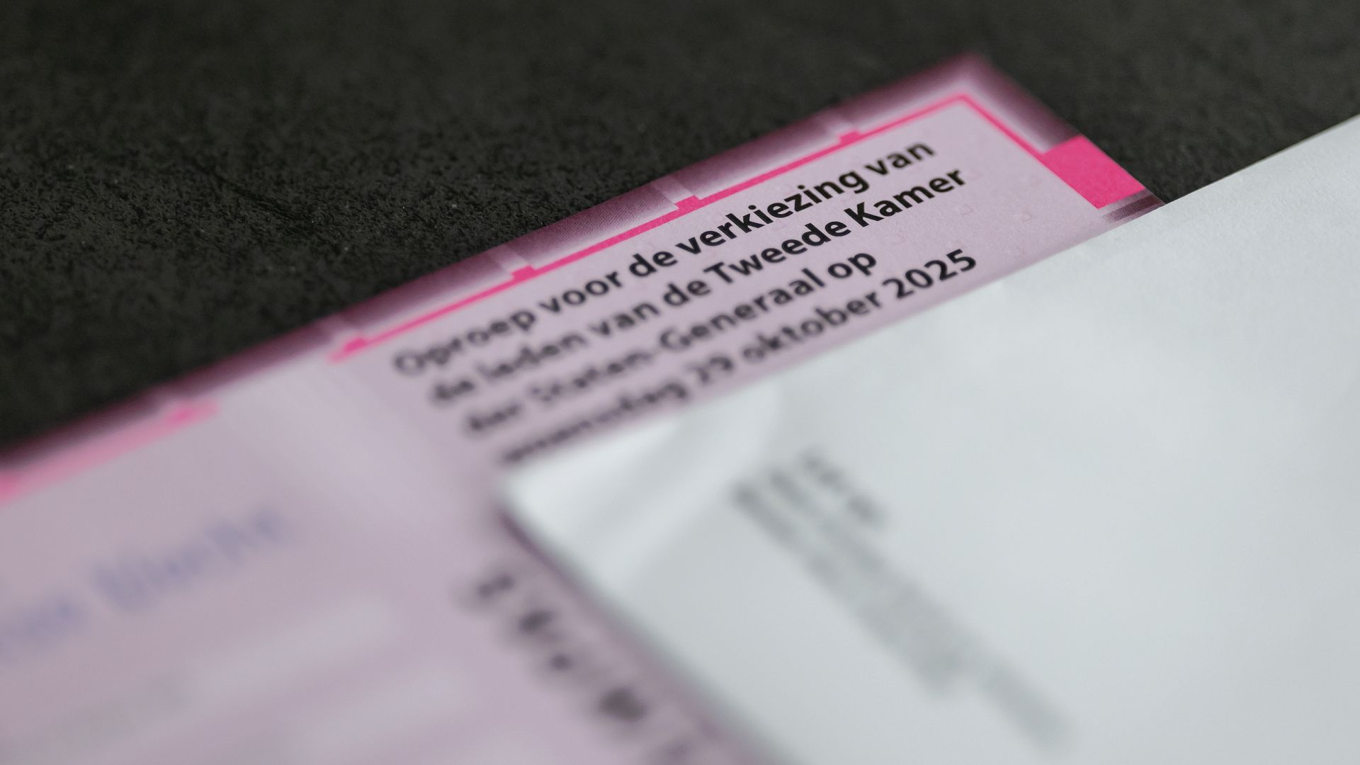 Ter illustratie: een stempas voor de Tweede Kamerverkiezingen.