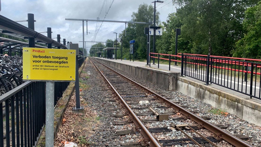 Het middenperron van het station in Raalte verdwijnt, er komen twee zijperrons voor terug