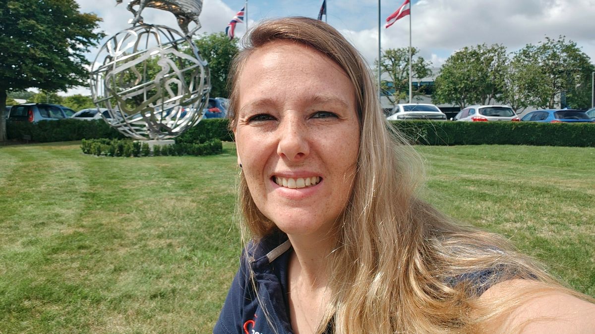 Liefde en de auto's houden Lisa in Engeland: "Hier hebben we elkaar"