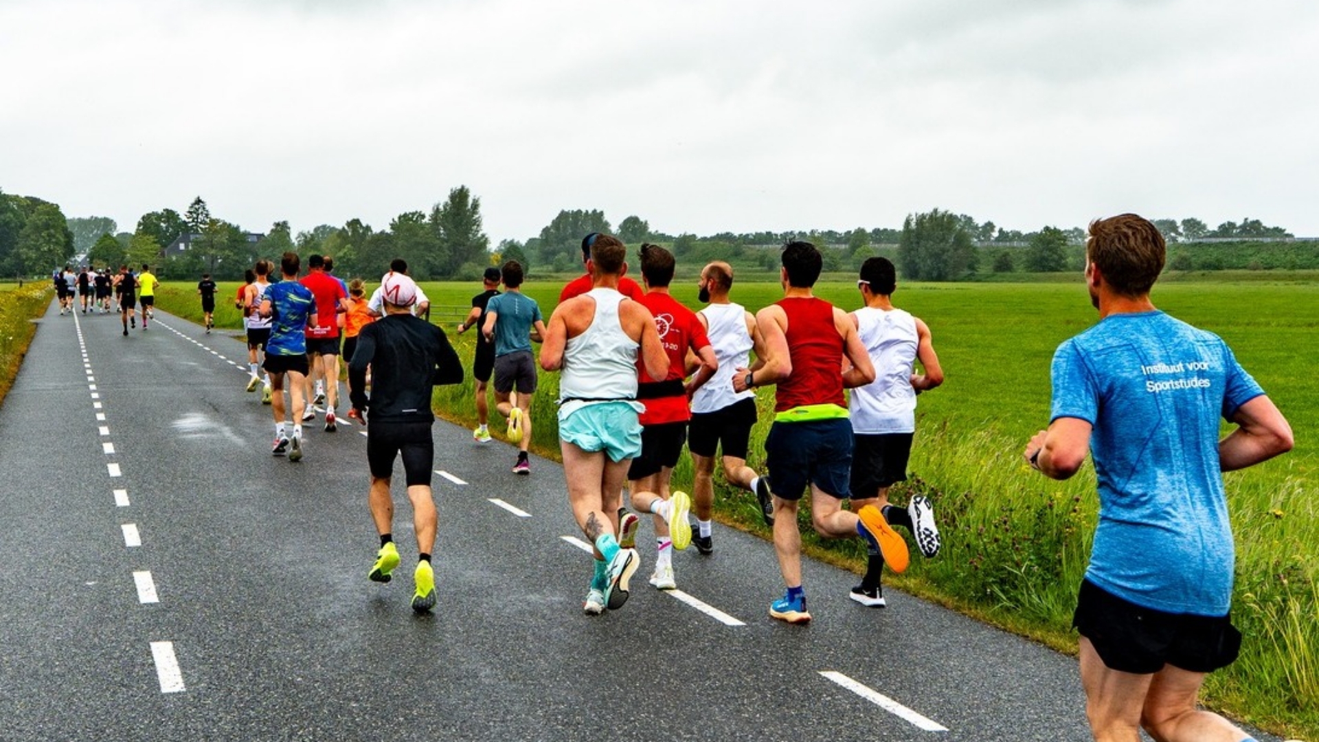 Hardloopgekte in Stad: Marathon Groningen breidt uit en vliegende start voor 4 Mijl