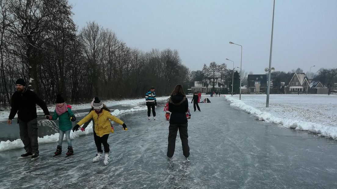 Een schaatsrondje op de ijsbaan van IJsvereniging Niekerk-Oldekerk-Faan