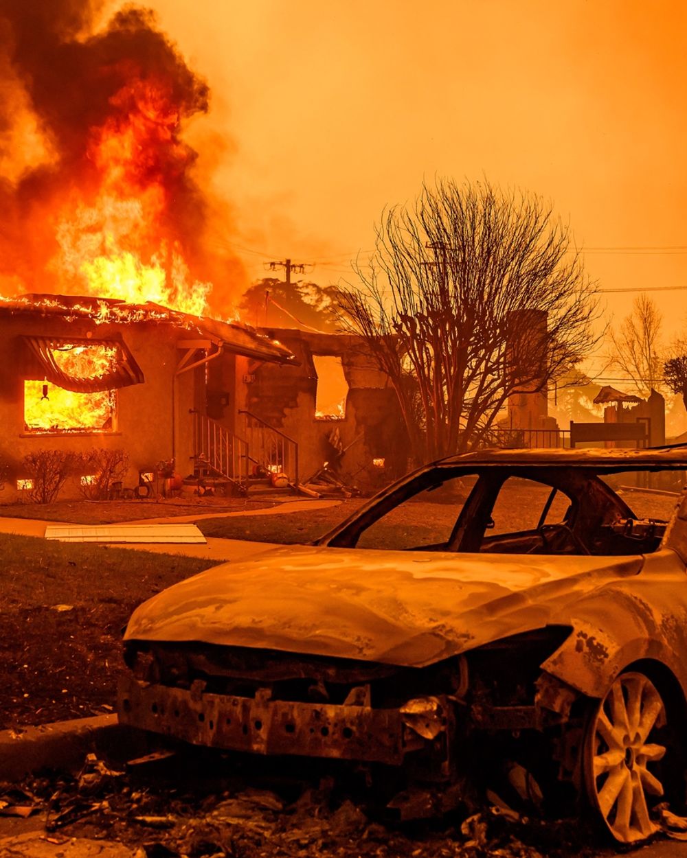 Kia uit Uithuizen ziet vanuit haar huis in Los Angeles de bosbranden ...