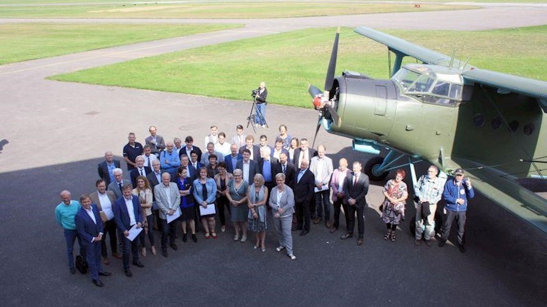 Politici tijdens het werkbezoek in Teuge