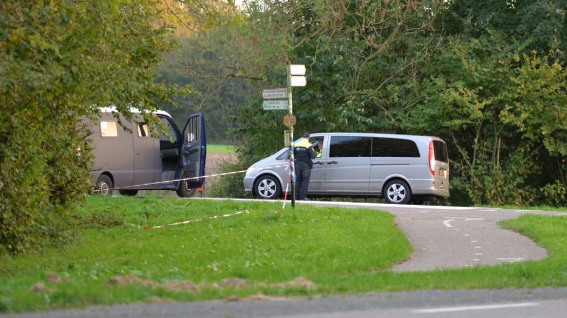 De lijkwagen is gearriveerd.