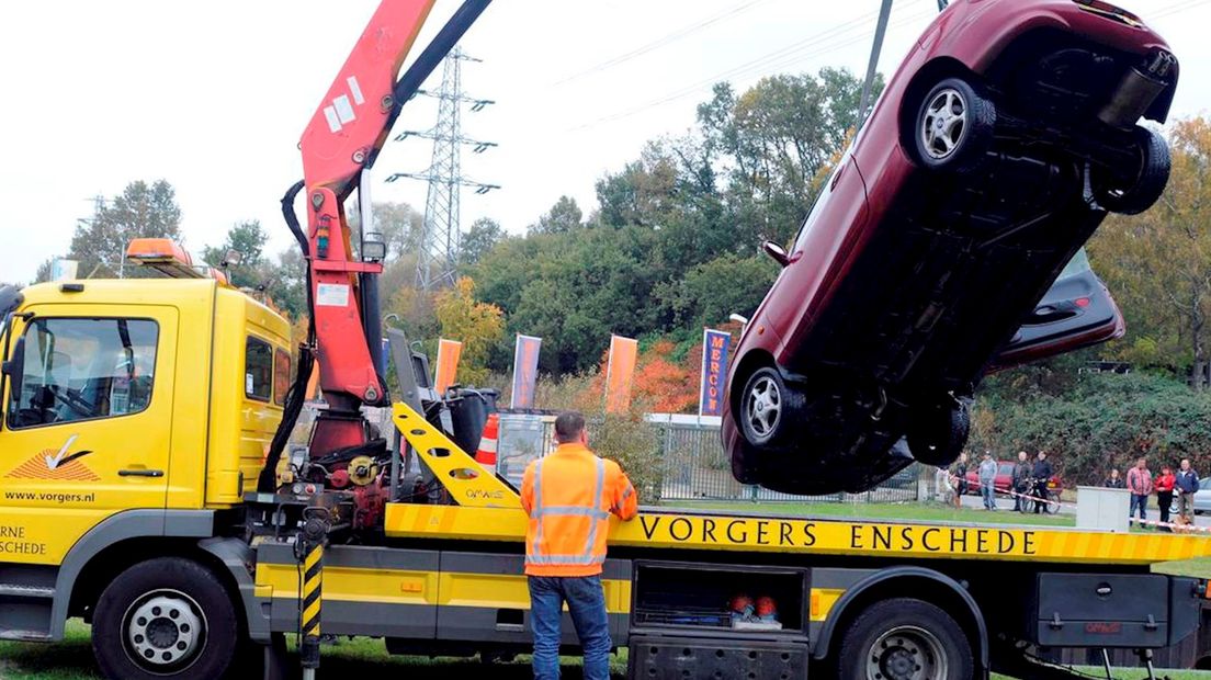 Auto te water in Enschede