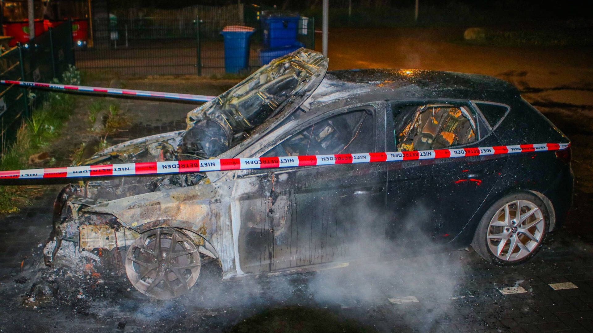 Buurt moet ramen en deuren sluiten vanwege autobrand