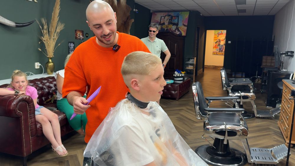 Kapper Ahmed Bicici uit Kampen krijgt veel kritiek op TikTok-video's - Oost