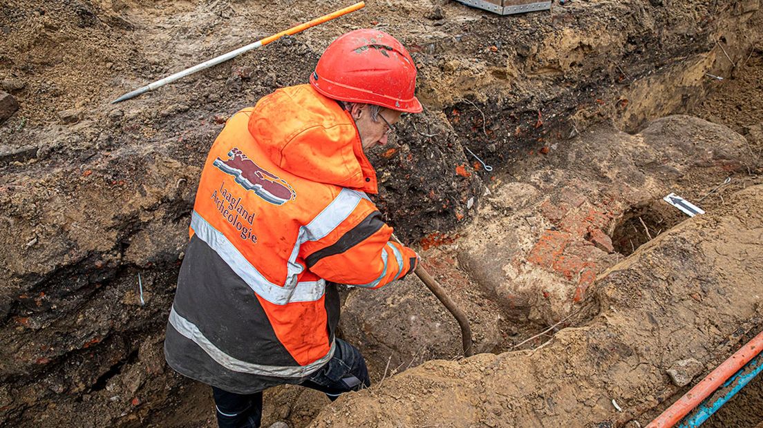 Archeologen ontdekken deel oude Deurninger stadspoort in Oldenzaal