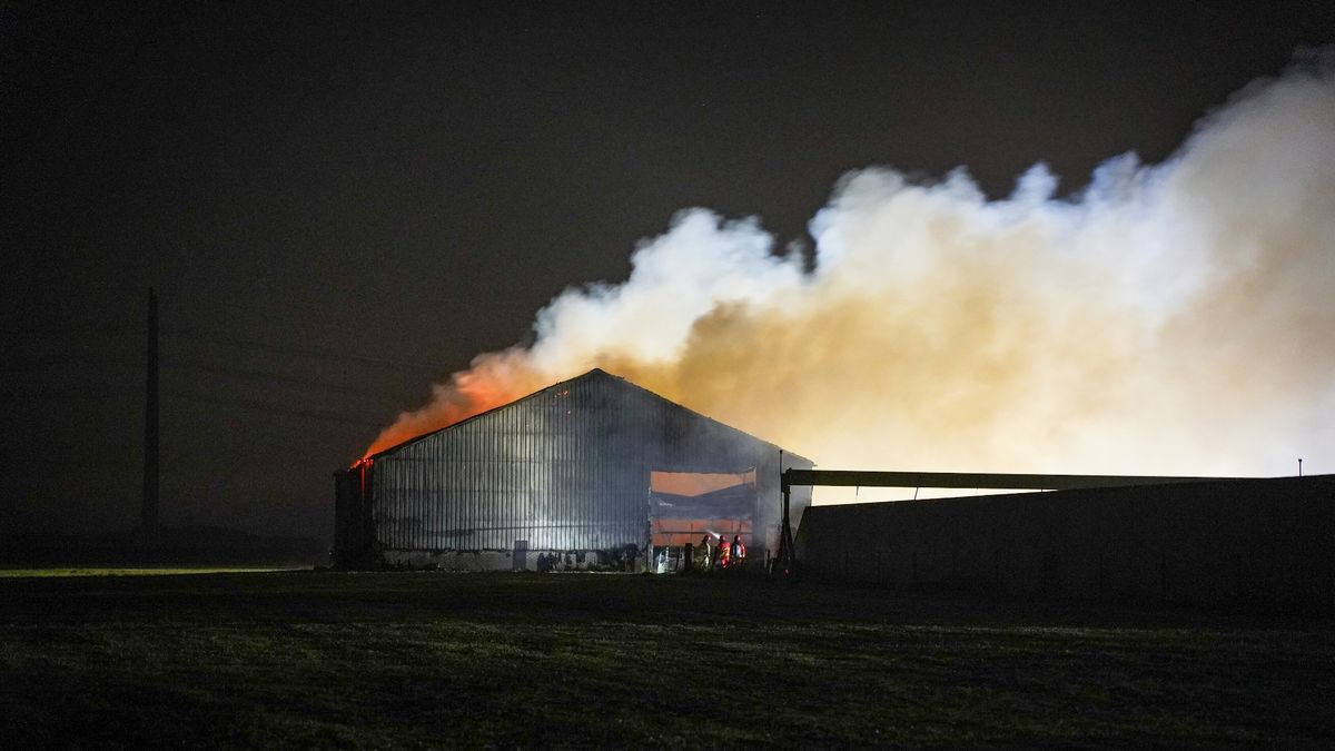 112-nieuws zaterdag 19 juli: Loods in Garnwerd brandt uit • Persoon te water bij Nietap