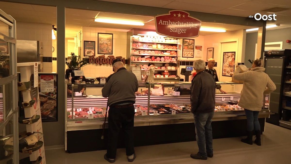 Slager André Mulder uit Kuinre heeft het zwaar na het vertrek van de supermarkt