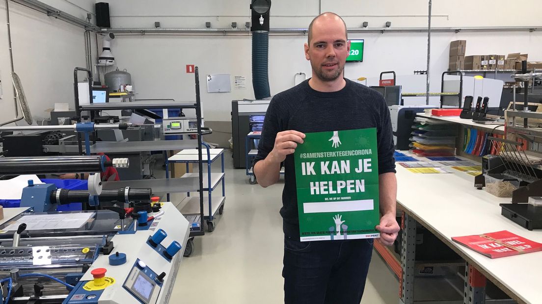 Drukker Martijn ten Pas uit Eext met zijn poster