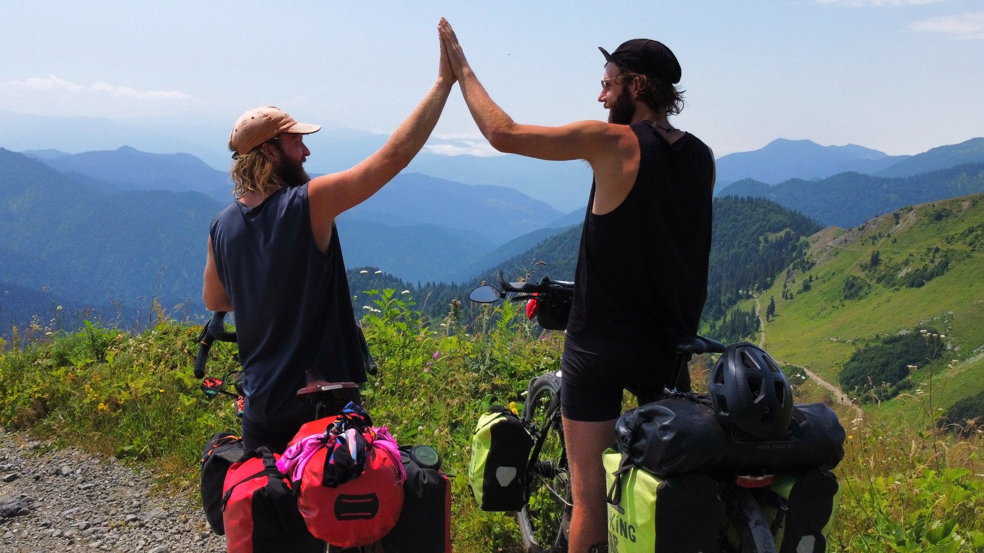 Olmo fietste 17 duizend kilometer naar Bali en is weer thuis: ‘Ik ga de vrijheid missen!’