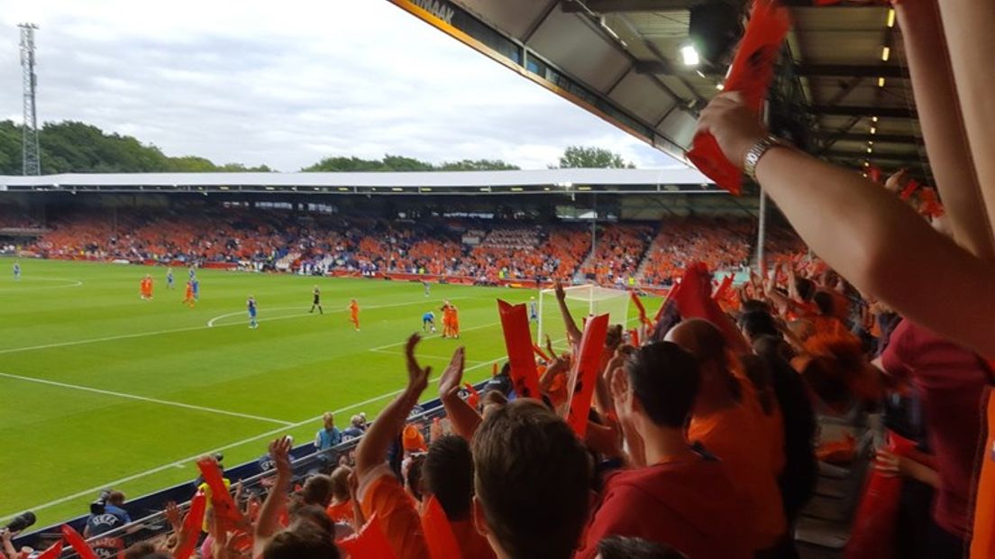 Het gaat los in de Vijverberg tijdens Nederland - Zweden.