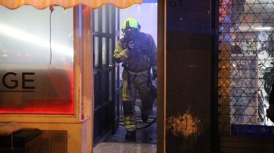 Brand in shishalounge, één persoon in ambulance gecontroleerd op inademen van rook Home