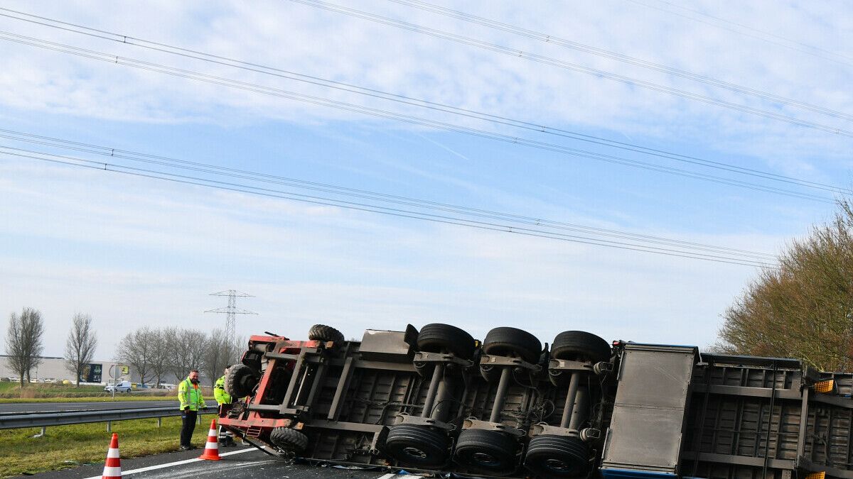 A58 weer open na urenlange sluiting door ongeluk