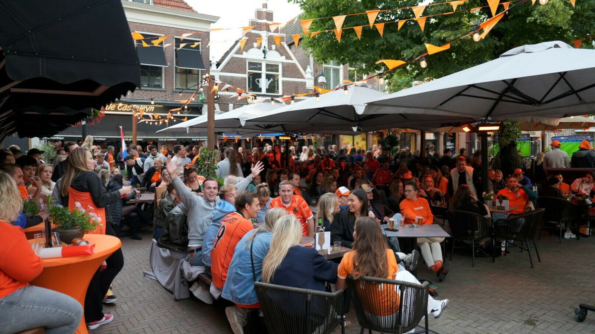 Drenthe kleurt oranje: bijna alle horeca mag langer open tijdens WK voetbal