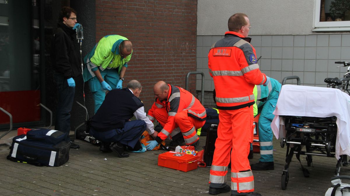 Jongen (14) zwaargewond nadat Cobra 6 in zijn hand ontploft - AT5