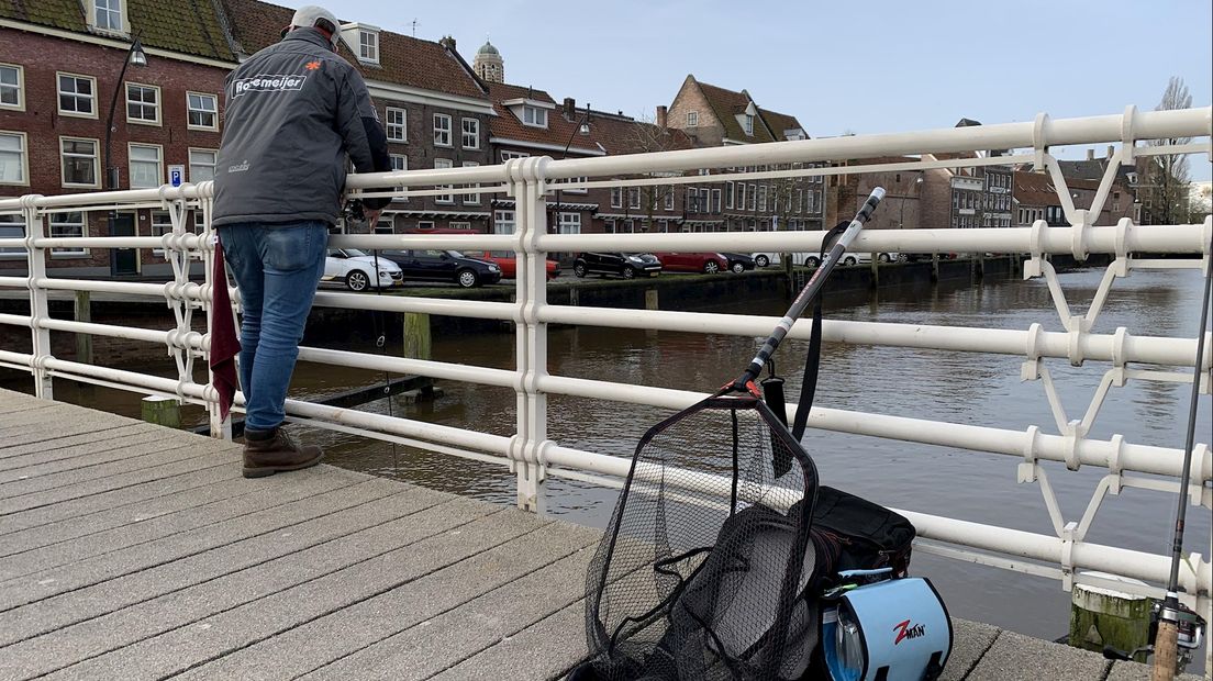 Streetfishing in de Zwolse grachten