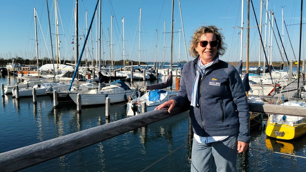 Connie uit Bruinisse wint landelijke havenmeesterprijs: 'Contact met mensen is het leukst'