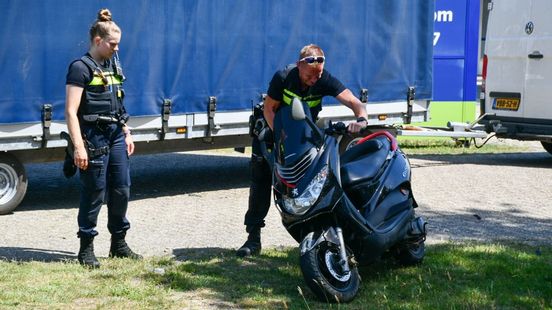 Scooterrijder gewond bij aanrijding met bestelbus in Sibculo. Scooterrijder gewond bij aanrijding met bestelbus in Sibculo.