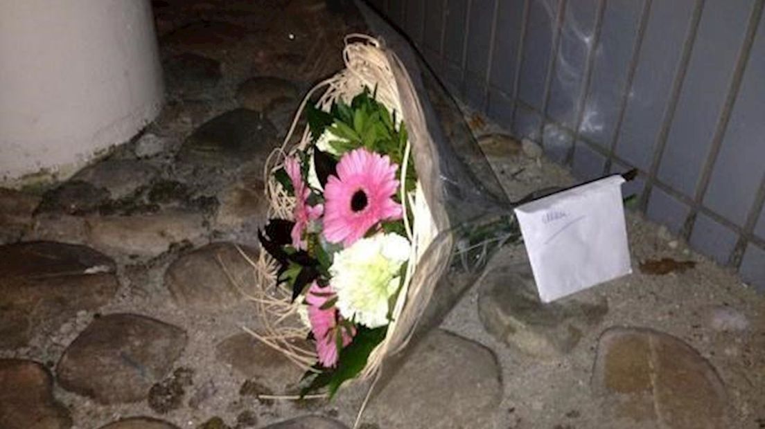 Eerste bloemen bij rampplek Haaksbergen