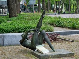 Bronzen beeldhouwwerk vernield in Emmen: 'Dat is niet leuk'