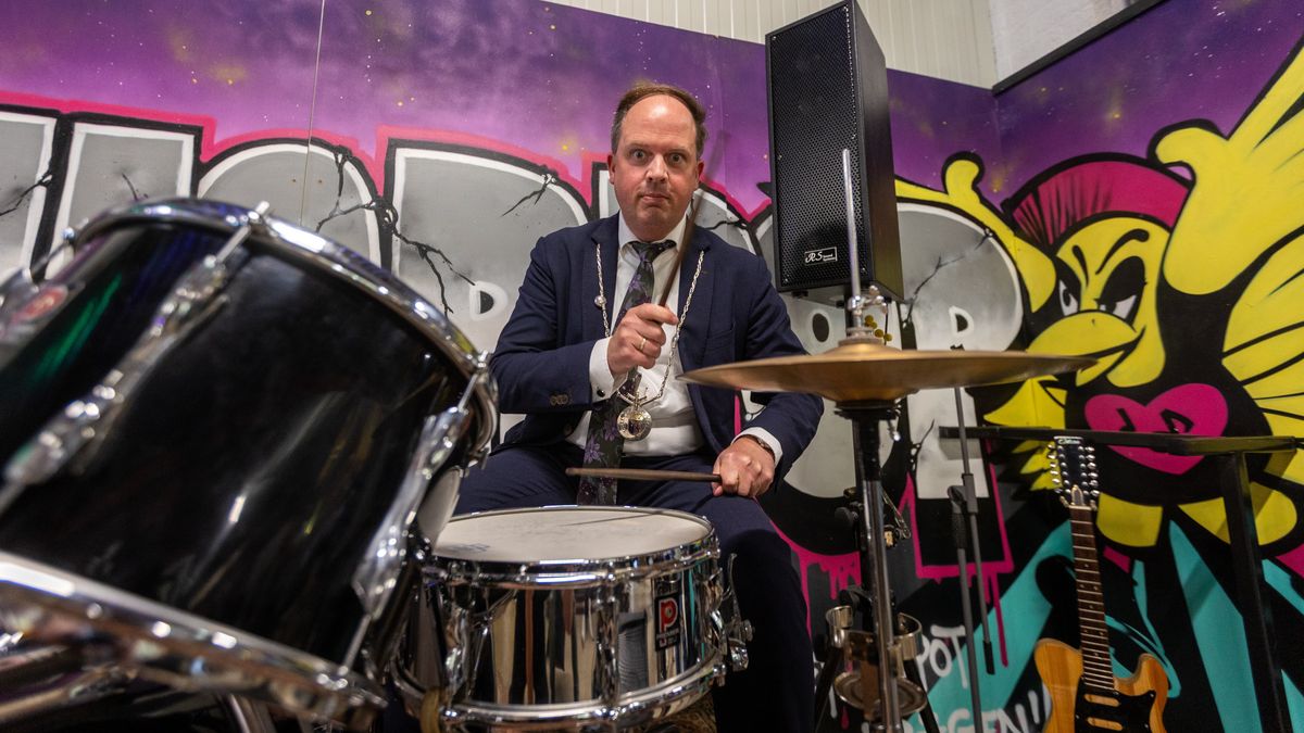 Tijdelijke Oefenbunker nu ook officieel geopend met drumsolo