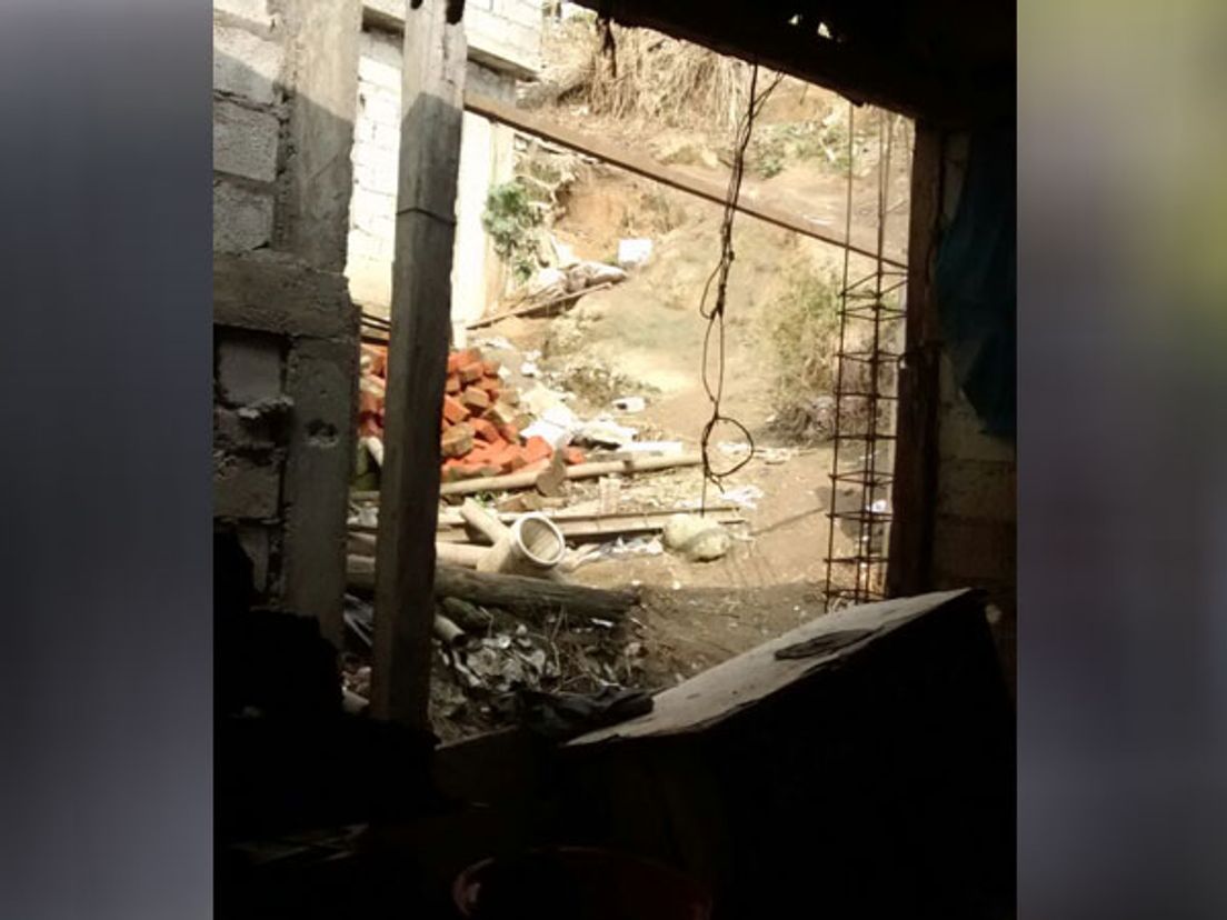 Een getroffen woning in Esmeraldas