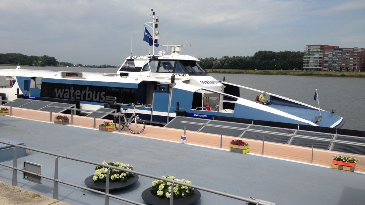 Met de waterbus in één ruk naar molens Kinderdijk - Rijnmond