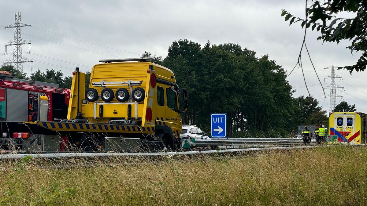 Afrit op A79 tijdelijk afgesloten nadat auto tegen geleiderail botst