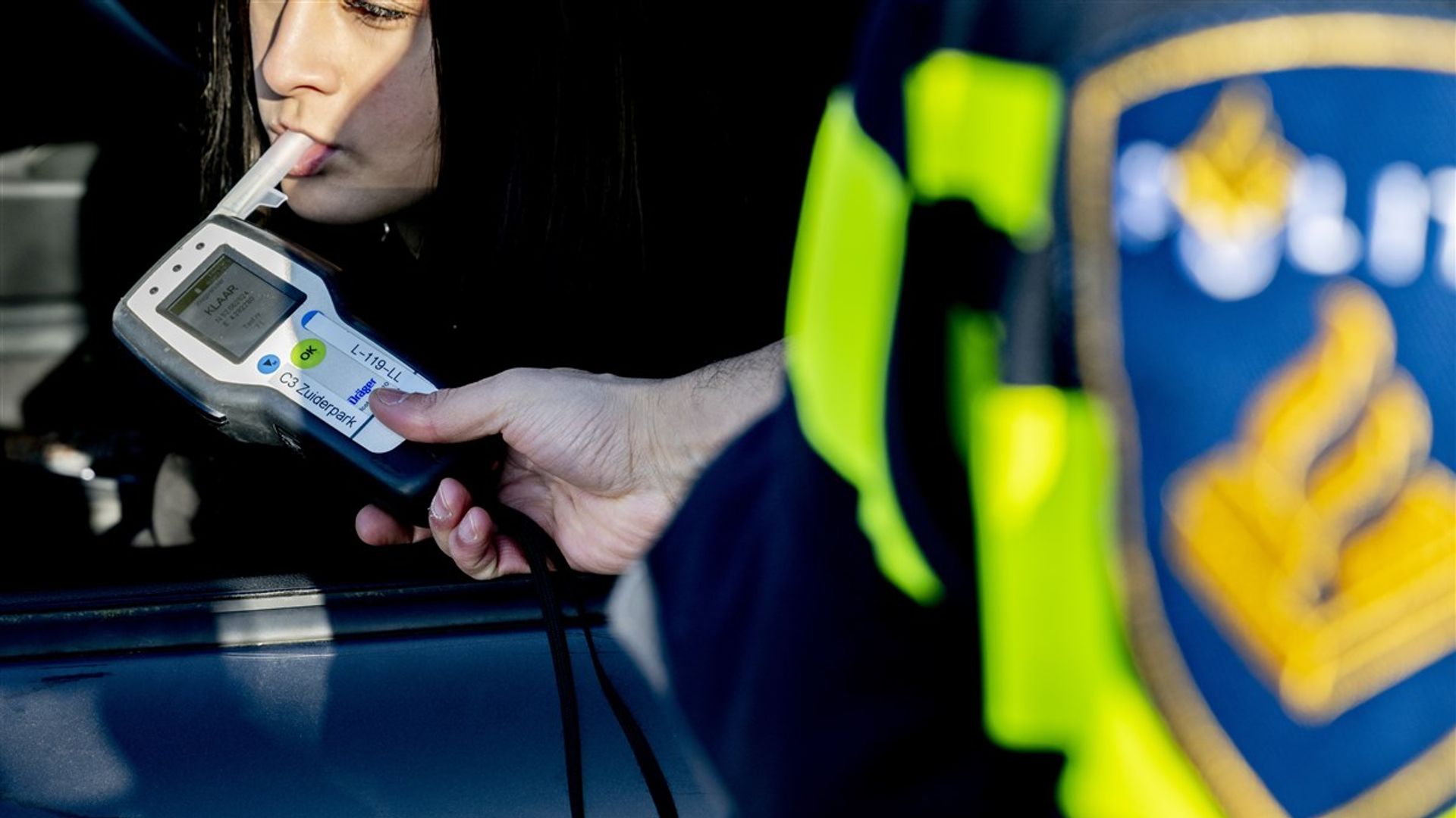 Betrapt Met Pilsje Of Pilletje Op: 2100 Boetes In Overijssel Voor ...