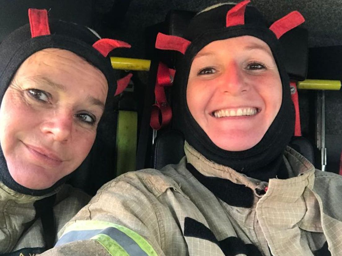 Brandweervrouwen Esther Berkhof en Amanda van Kuijk