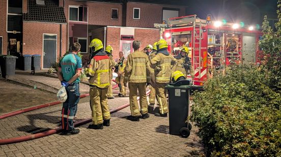 Omwonenden horen bewoner in tuin om hulp roepen bij woningbrand