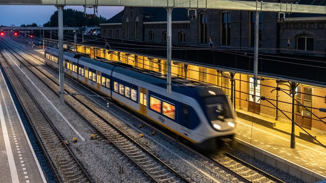 De eerste trein vanochtend in Geldermalsen.