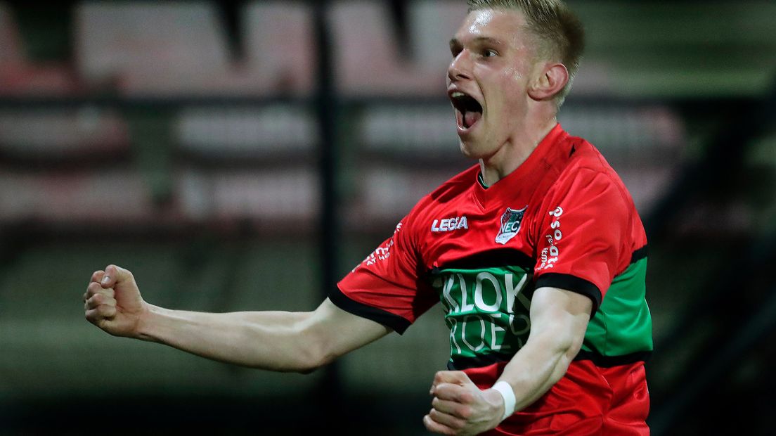 NEC heeft goede zaken gedaan richting plaatsing voor de play-offs. In De Goffert werd hekkensluiter Helmond Sport met 2-0 verslagen.