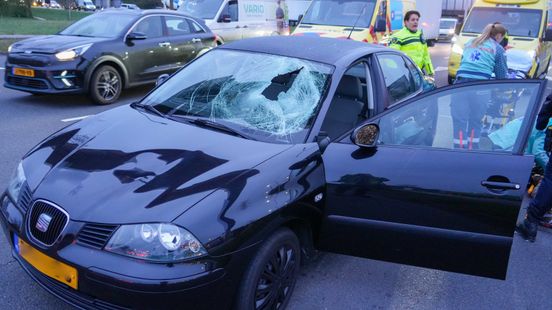 112 Nieuws: Auto vat spontaan vlam biij Wierden | Bestuurder meegenomen na ongeluk. 112 Nieuws: Auto vat spontaan vlam biij Wierden | Bestuurder meegenomen na ongeluk.