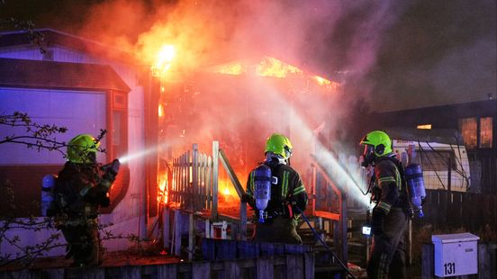 Woonwagen in lichterlaaie, bewoners niet thuis