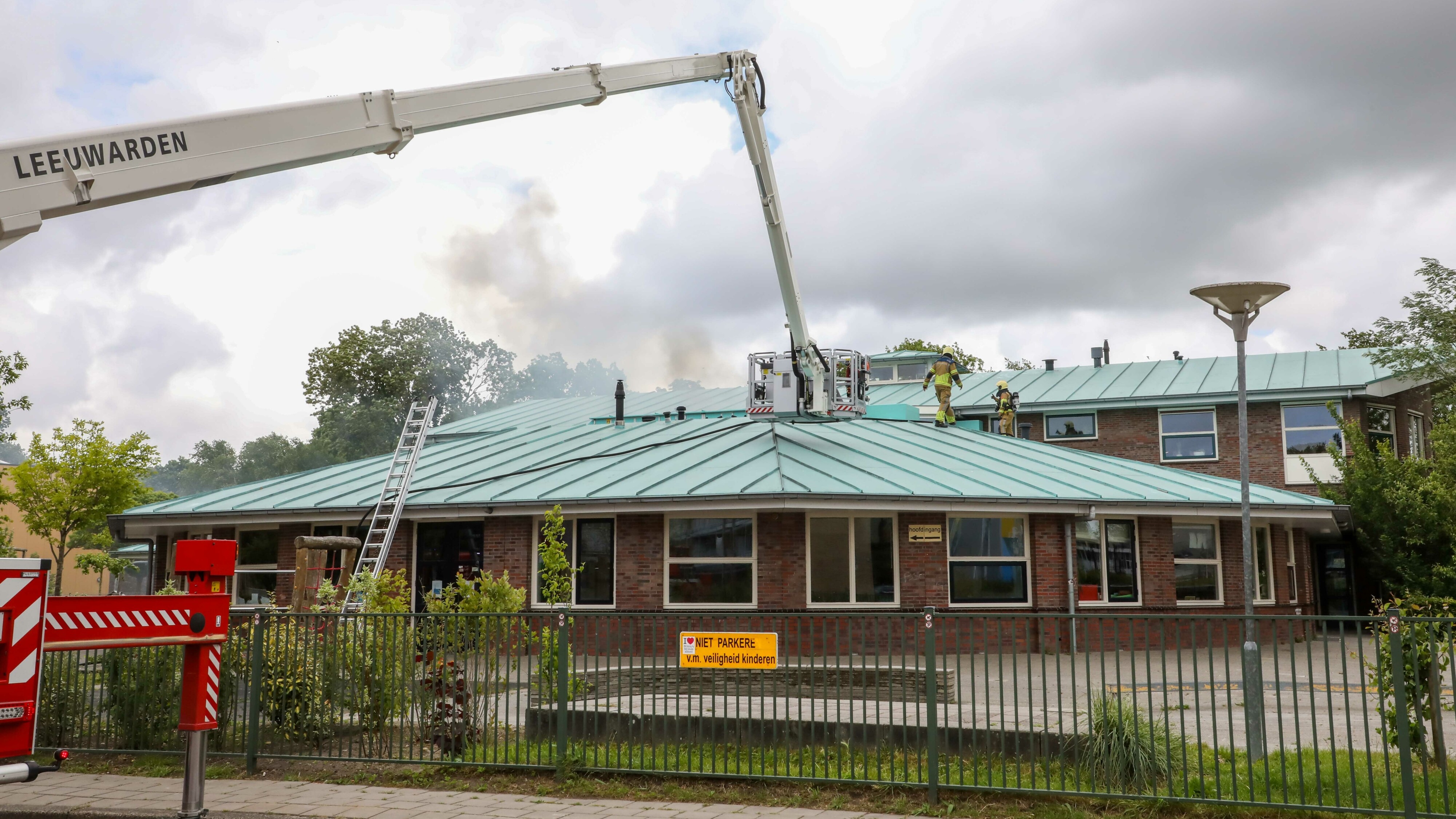 Drie minderjarigen aangehouden voor brandstichting op een school in Leeuwarden