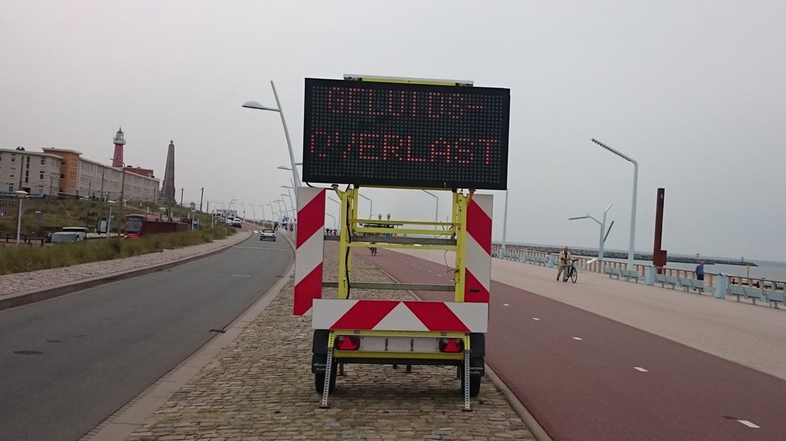 Het matrixbord op de boulevard van Scheveningen