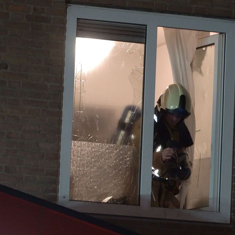 Vuurwerk door raam van flat in Assen gegooid, bewoners geschrokken