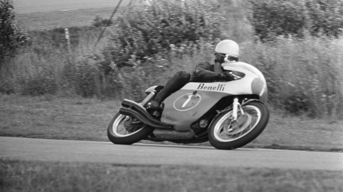 De Italiaanse coureur Renzo Pasolini op de originele Benelli tijdens de TT van 1969 (Rechten: Nationaal Archief / Fotocollectie Anefo)