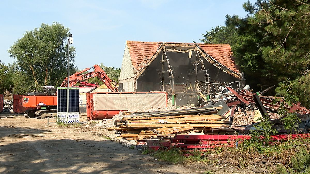 Hooizolder nu écht tegen de vlakte, alleen de herinneringen blijven over van feestpaleis