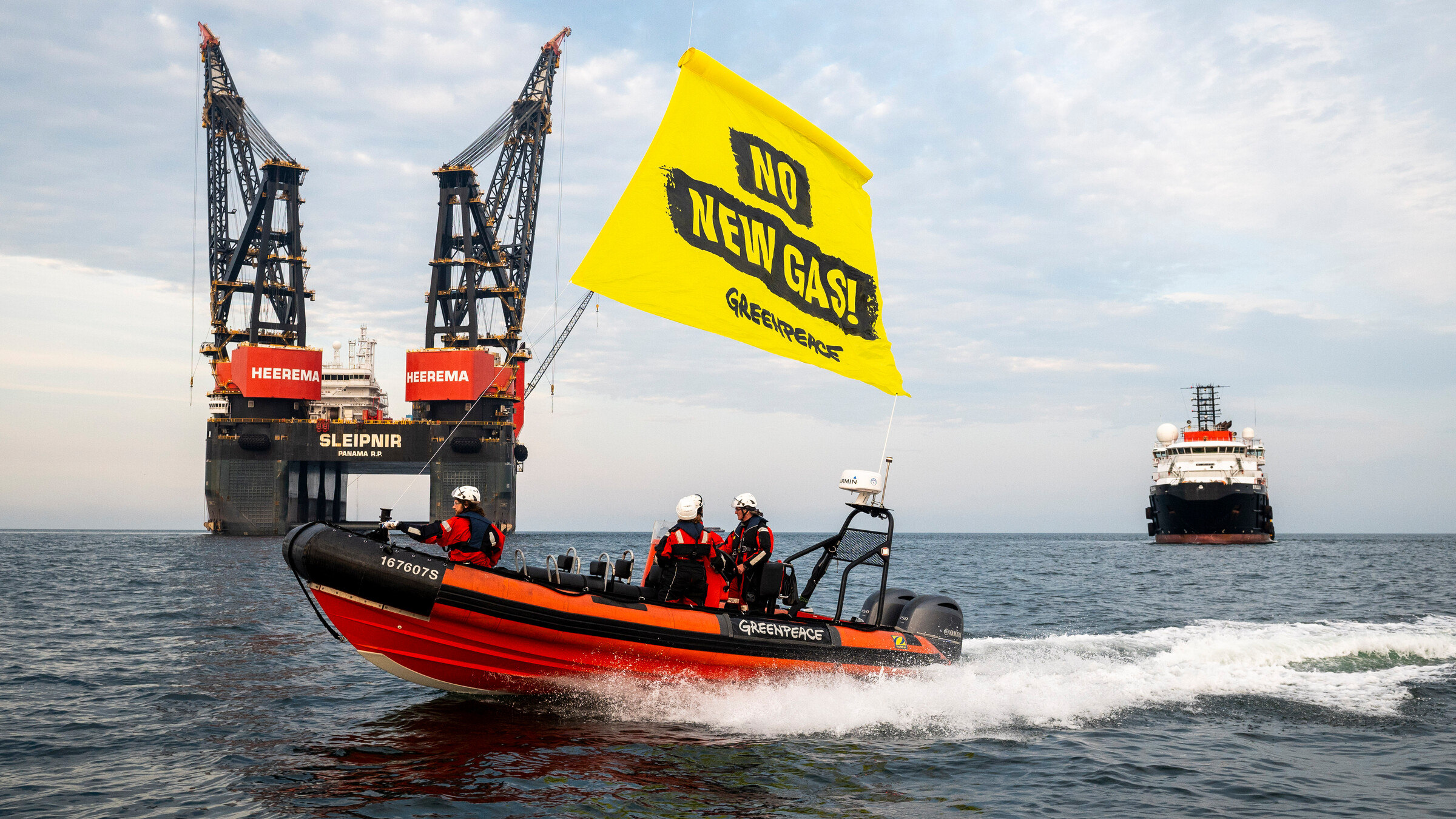 Gasbedrijf sleept Greenpeace voor rechter om actie boven Schiermonnikoog