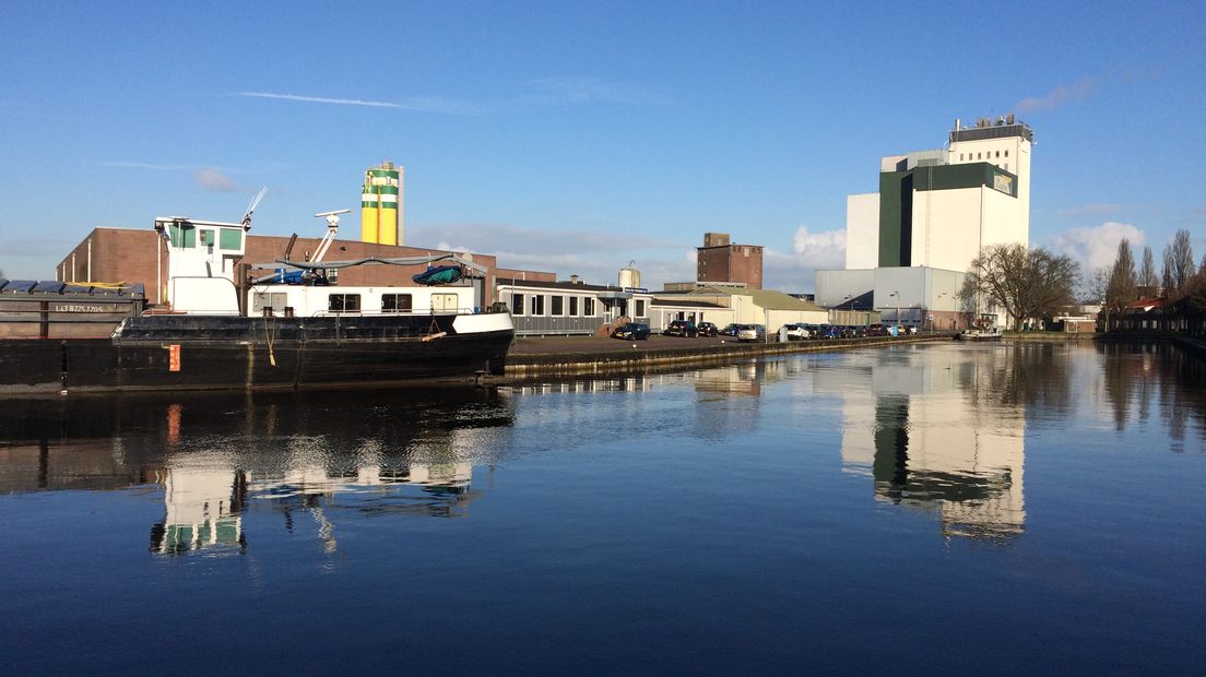 Kamperen met een camper gaat tien euro kosten aan de Havenkade (RTV Drenthe / Jeppe Oostenga)