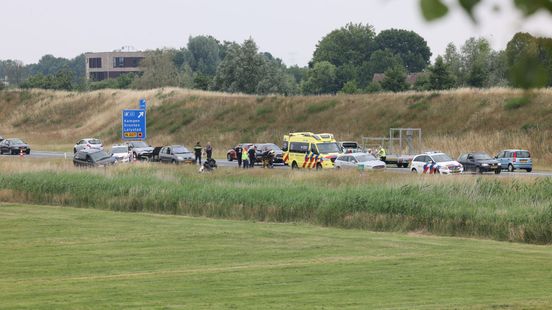 Flinke hinder op de N50 bij Kampen door twee ongevallen. Flinke hinder op de N50 bij Kampen door twee ongevallen.