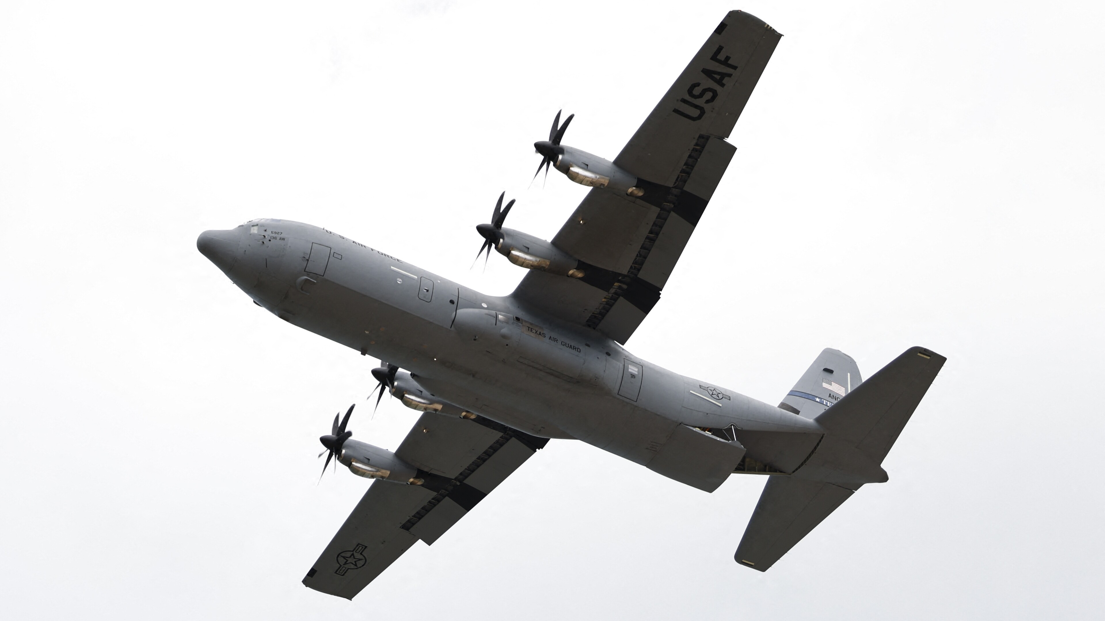 Deze week verschillende militaire vliegtuigen boven deel van Fryslân: dit merk jij ervan