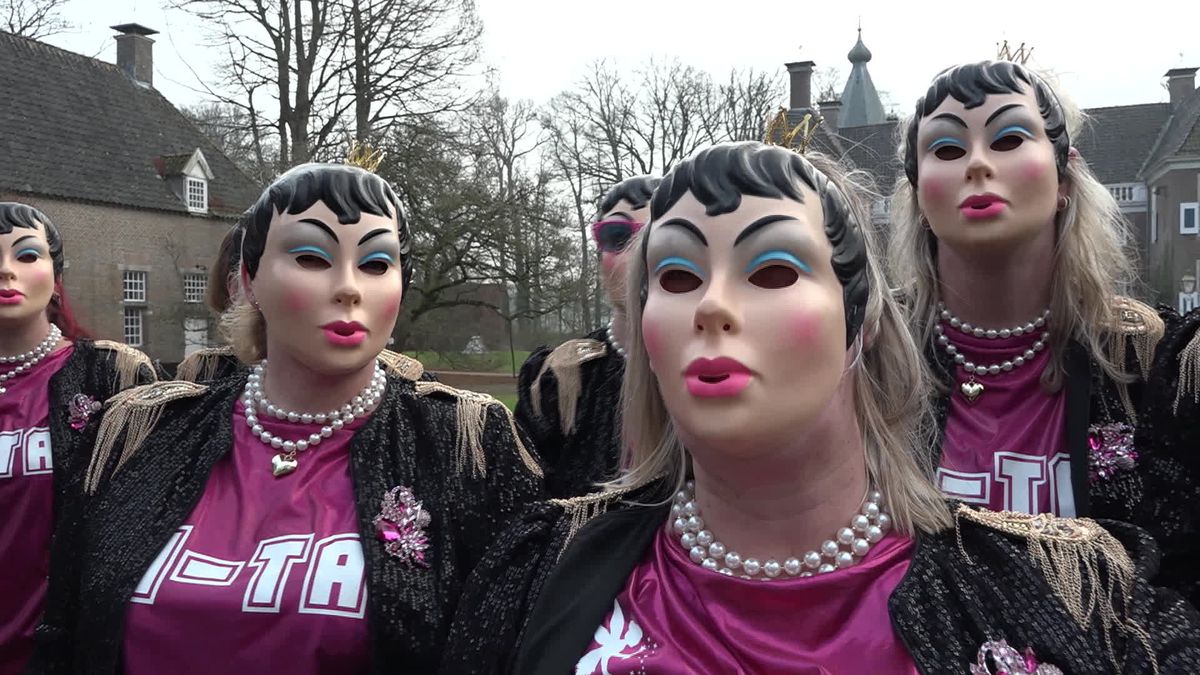 De Natte Sokk'n blijven gemaskerd tot de carnavalsoptocht in Heino.