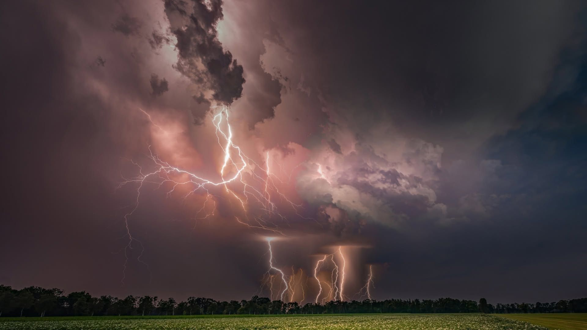 Onweer boven Winterswijk.