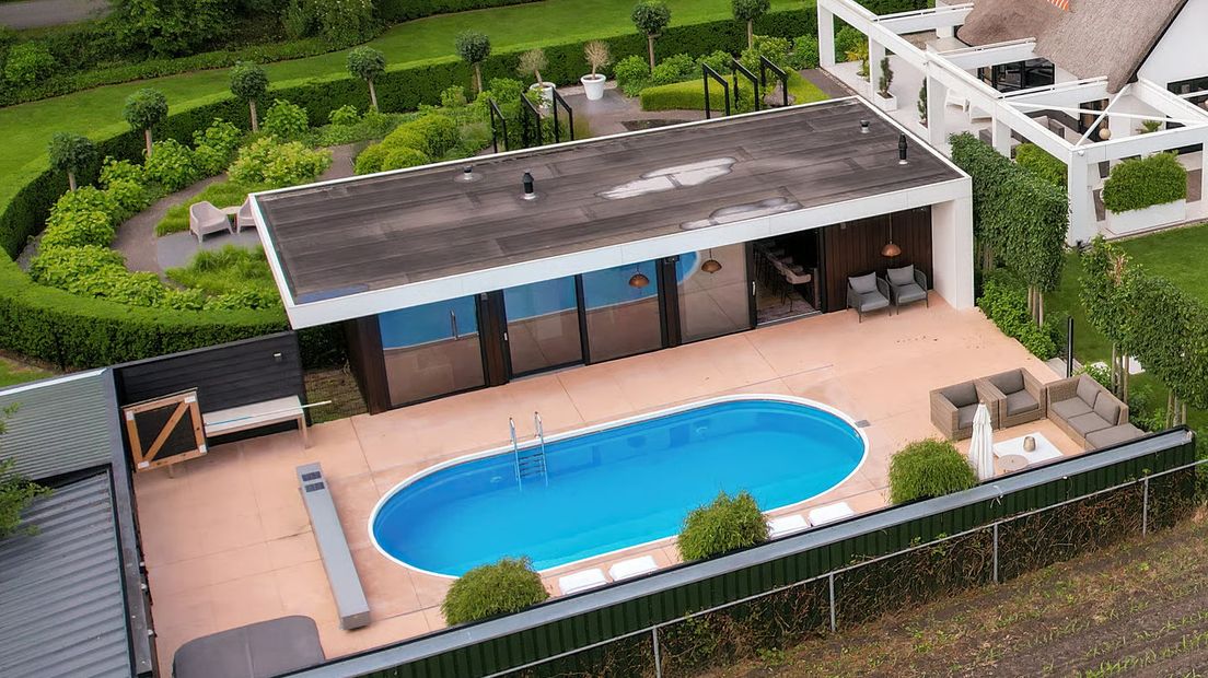 Dit huis bij Drogeham staat voor 2,2 miljoen te koop